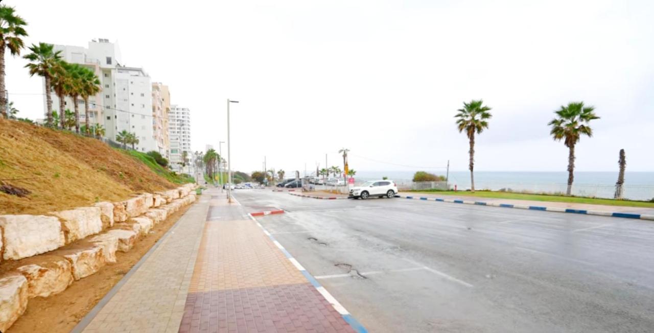 612 Apartment On The Beach Bat Yam Exterior foto