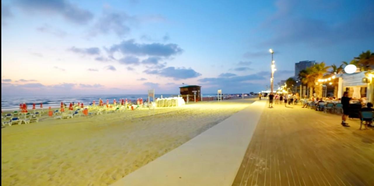 612 Apartment On The Beach Bat Yam Exterior foto
